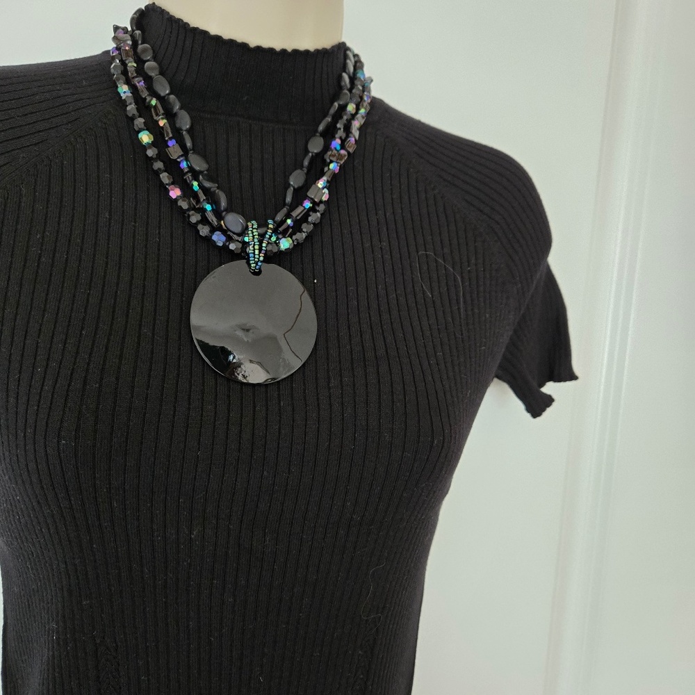 Two necklaces, black/blue, gold/silver